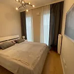 Essence Lux Apartment, Free Parking, Self Check-in 24h דירה